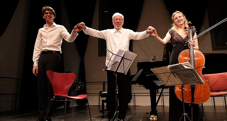 Drei Künstler, die sich musikalisch in nichts nachstehen: Lucas Debargue, Gidon Kremer und Marie-Elisabeth Hecker. Foto: Thomas Brunnschweiler