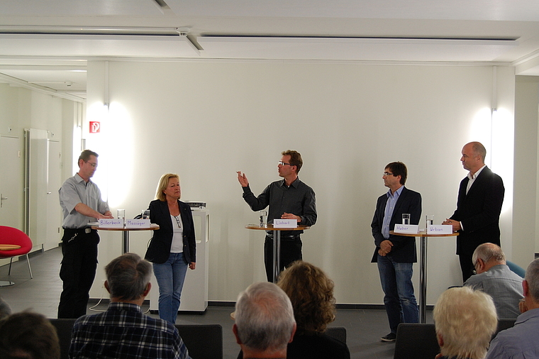Engagierte Diskussion: (v. l.) Adrian Billerbeck, Gerda Massüger, Frank Linhart, Markus Huber und Eric Urban. Foto: Axel Mannigel
