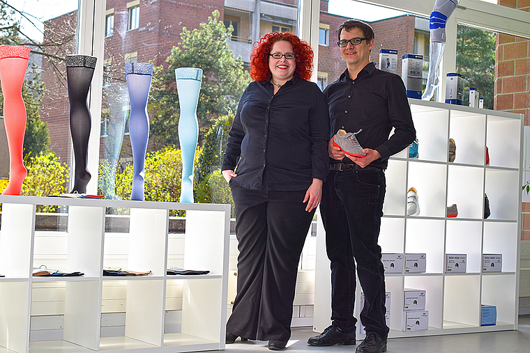 Familienunternehmen: Iris Hepfer und Michael Schubiger in ihren Verkaufsräumen in den Zollweiden.  Foto: Bea Asper