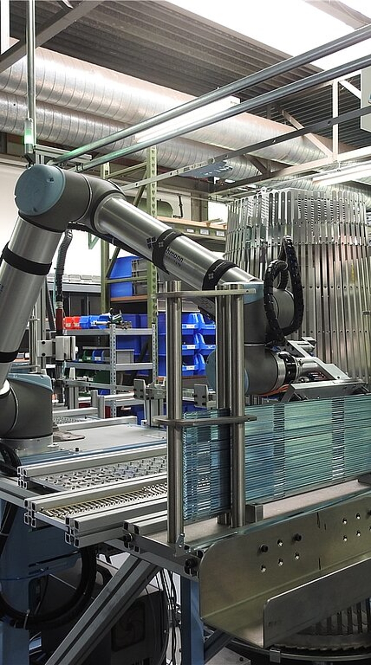 <em>Arbeitsplatz der Zukunft: </em>Die Assa Abloy setzt in Kleinlützel auf vollautomatische Produktionsprozesse. Foto: peter walthard