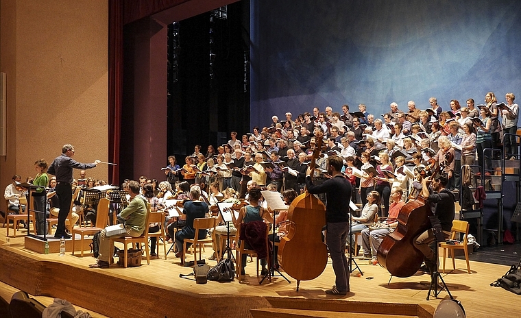 Die Proben haben sich gelohnt: Der Studienchor Leimental, das Barockorchester Capriccio und die Solisten unter der Leitung von Sebastian Goll im Goetheanum Dornach.
