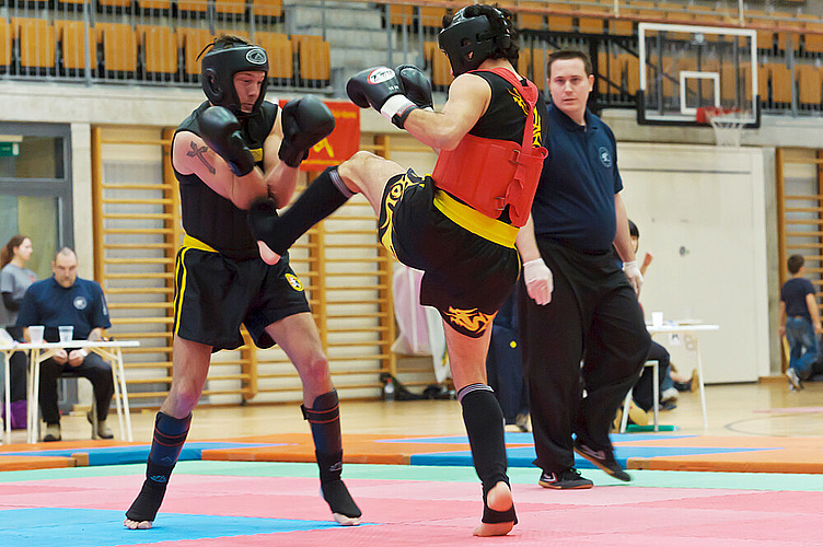 Disziplinierte Kampfkunst: Wushu-Kämpfer in Vollmontur. Fotos: ZVG/Altenbach