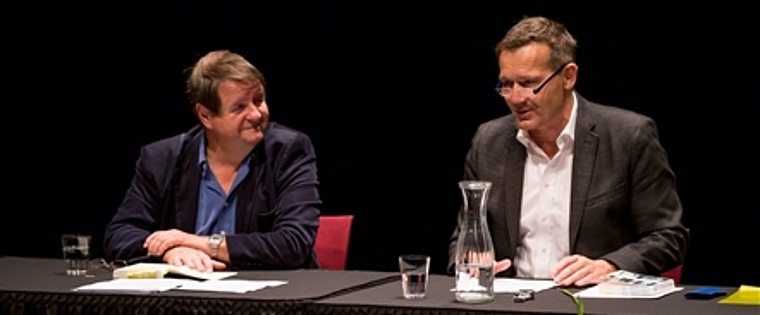 Der Vorleser und der Autor: Hanspeter Müller-Drossaart (l.) und Christof Gasser im «neuestheater.ch». Foto: Martin Staub