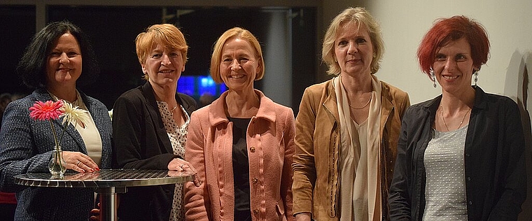 Frauenpower in Dornach: (v.l.) Die RR-Kandidatinnen Marianne Meister (FDP), Nicole Hirt (GLP), Susanne Schaffner (SP) und Brigit Wyss (Grüne) mit Gesprächsleiterin Gelgia Herzog. Foto: Bea Asper