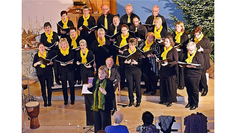 Besinnliches Konzert: Der Gemischten Chor Röschenz. Foto: Roland Bürki