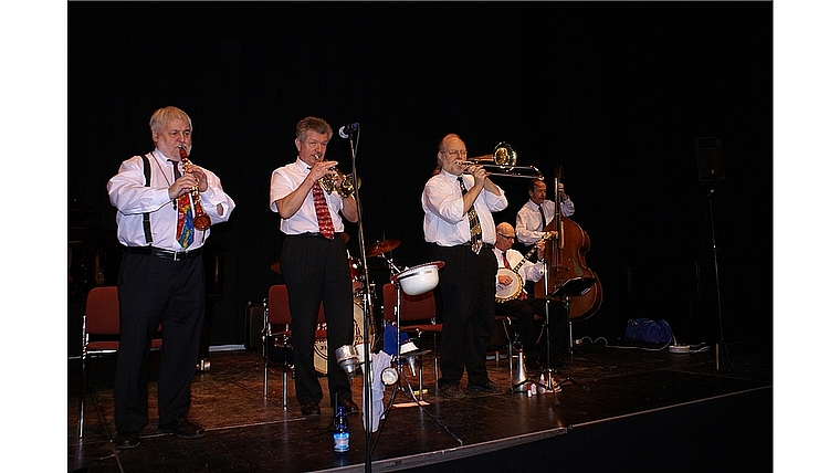 Echter New Orleans Jazz: v.l. Jerry F. Gabriel, Jakob Etter, Roland Solenthaler, Roger Etter und Hansjörg Schaltenbrand. Foto: Jürg Jeanloz