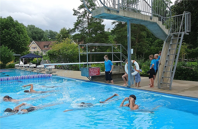 Schwimmtechnik verbessern: Optimale Lage im Wasser.  Fotos: Bea Asper
