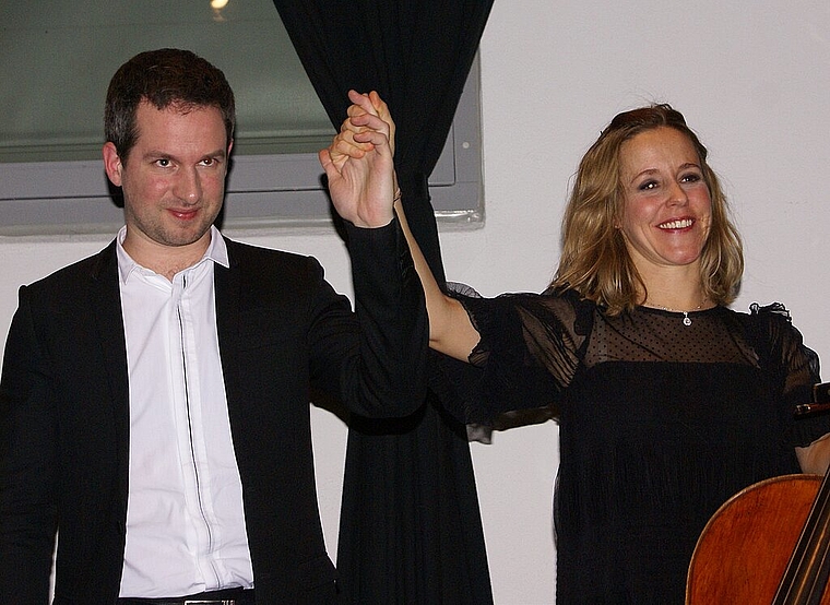 Nehmen stürmischen Applaus entgegen: Pianist Bertrand Chamayou und Cellistin Sol Gabetta. Foto: Jürg Jeanloz