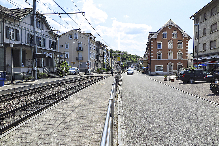 Zukunftsvision: Die Tramstrasse könnte zur neuen Kantonsstrasse mutieren und den Dorfkern entlasten. Noch sieht der Kanton das jedoch anders.  Foto: Edmondo Savoldelli