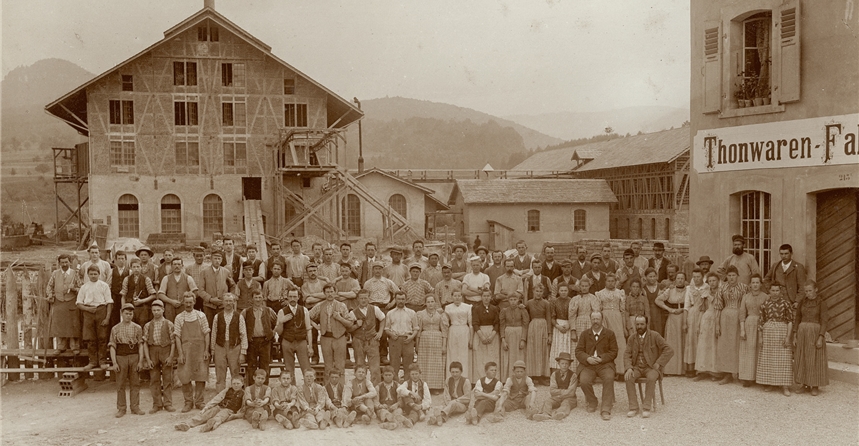 Tonwarenfabrik 1895: Die damalige Belegschaft. Foto: zvg