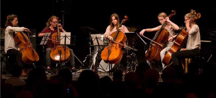 Cello Ensemble: (v.l.) Melina Eberwein, Vivien Bloch, Irina Mayr, Jasmin Cueni, Noëmi Fischer.
