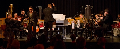 Die Solistin und das Orchester: Die Musiker des Sinfonieorchesters Basel sorgen für den perfekten Klang. Fotos: Martin Staub
