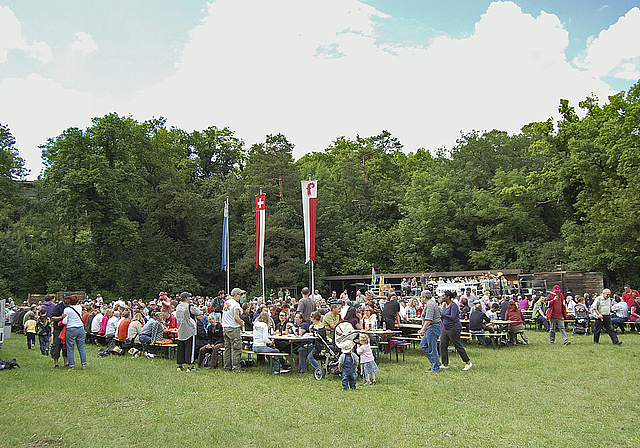 Ein Fest für die ganze Familie: Gemütliches Beisammensein auf der Reinacher Banntagswiese.  Foto: Axel Mannigel