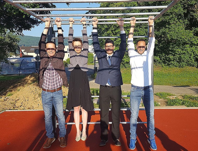 Fit dank Street Workout: (v.l.) Daniel Neuschwander, Leiter Technische Dienste der Stadt Laufen, Sabine Asprion, Stadträtin, Pascal Bolliger Stadtrat, Christian Saladin, Sportamt Baselland. Foto: Melanie Brêchet