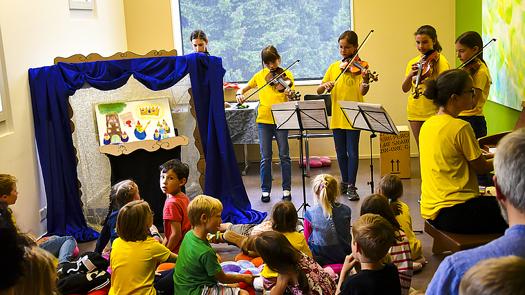 Ein Moment voller Lebensglück: Das Fest der Jugendmusikschule sprach alle Sinne an. Foto: Bea Asper