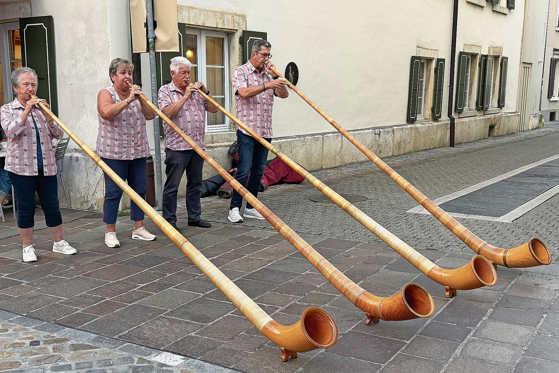 Urchige Klänge: Die Alphorngruppe Enzian gab ein Ständchen. Urchige Klänge: Die Alphorngruppe Enzian gab ein Ständchen.