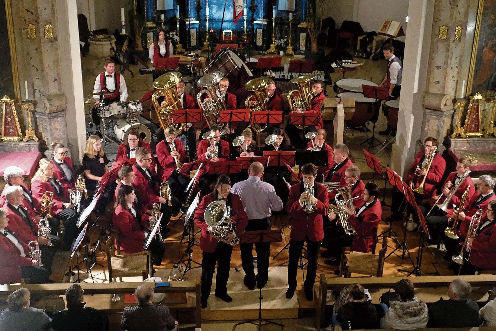 Verbreitete weihnachtliche Stimmung: der Musikverein Brislach. Fotos: Thomas Brunnschweiler