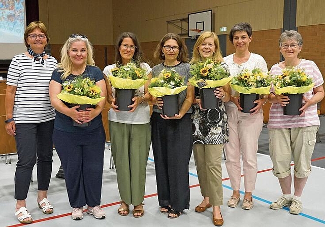 Ein Dankeschön an den Vorstand des Tagesfamilienvereins: (v.l.) Monika Fanti (Gemeinderätin), Eleni Limberis, Monica Rampa, Christine Thurnheer (Präsidentin), Monika Klose, Brigitte Hänni und Sandra Strasser. Foto: Tobias Gfeller