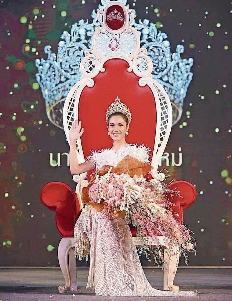 Auf dem Thron: Alexandra Hänggi wurde im Januar zur «Miss Chiang Mai 2020» gekürt. Foto: ZVG