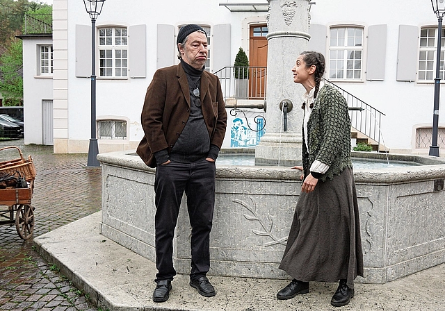 Gemeinsam unterwegs: Danny Wehrmüller als «Dauner Joggi» und Dominique Lüdi als Lisa. Foto: Tobias Gfeller
