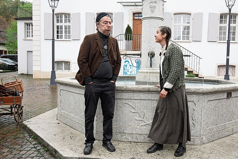 Gemeinsam unterwegs: Danny Wehrmüller als «Dauner Joggi» und Dominique Lüdi als Lisa. Foto: Tobias Gfeller