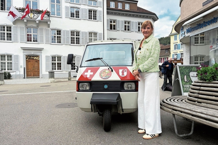 «Nöcher bi euch»: Caroline Mall (SVP) hielt ihre Medienkonferenz im Liestaler Stedtli ab – und nicht im Regierungsgebäude.Foto: Hans-Martin jermann
