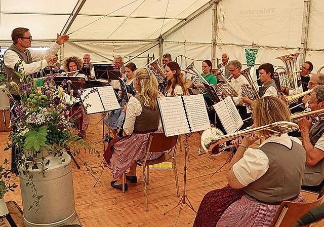 Kreiselbach-Musikanten: Unter der Leitung von Markus Semling (links) werden böhmische Blasmusik und leichte Unterhaltung mit viel Spielfreude vorgetragen.