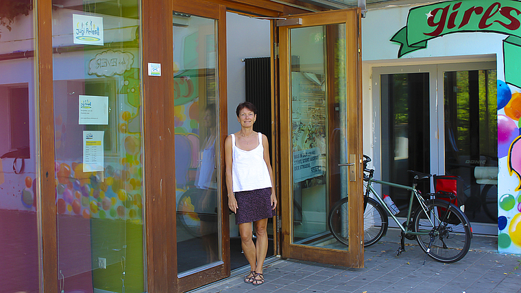 Für alles, wenns um Jugend geht: Gaby Meyer leitet das Jugendhaus Arlesheim seit 15 Jahren – ein Vollzeitjob. Foto: Caspar Reimer