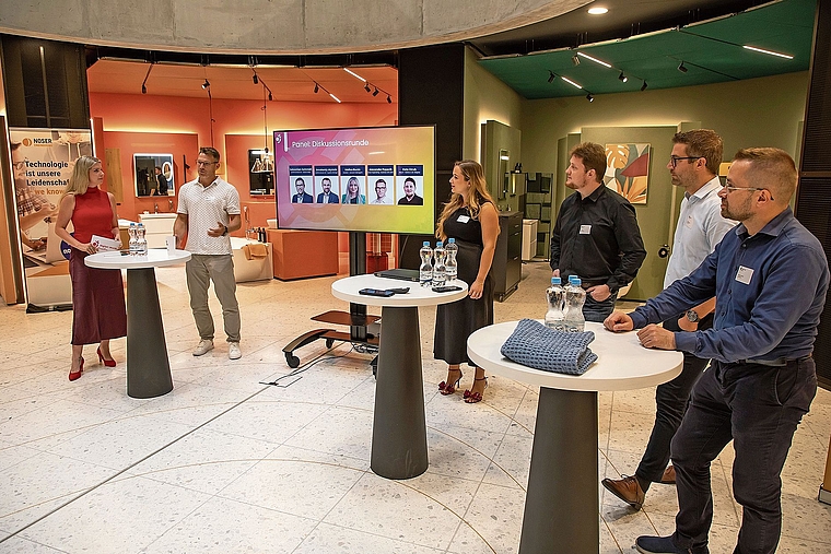 Expertenrunde bei «LAUFEN»: (v. l.) Moderatorin Désirée Lehmann, Alexander Papezik, Melisa Burzic, Reto Strub, Sebastian Schmidt und Innokenty Mymrin. Foto: Martin Staub