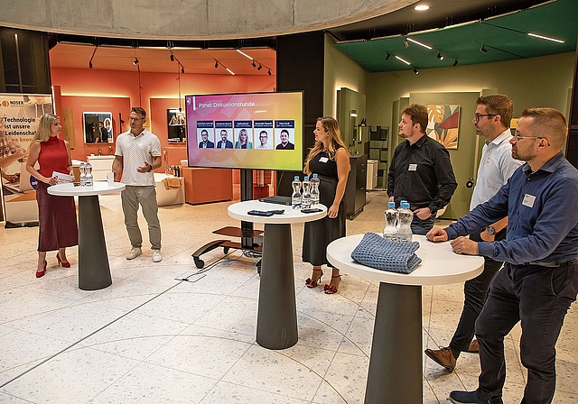 Expertenrunde bei «LAUFEN»: (v. l.) Moderatorin Désirée Lehmann, Alexander Papezik, Melisa Burzic, Reto Strub, Sebastian Schmidt und Innokenty Mymrin. Foto: Martin Staub