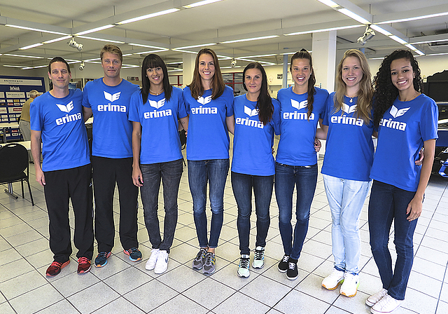Die Neuen und ihre Chefs: Von links: Timo Lippuner, SUI, Head Coach; Agris Leitis, LAT, Assistant Coach; Barbara Garcia Duarte, BRA, Aussen-Annahme; Kerley Becker, BRA, Diagonal, Captain; Anu Ennok, EST, Aussenangriff; Jekaterina Stepanova, LAT, Auss