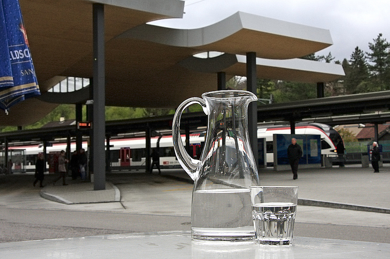 Immer Trinkwasser:  Für die neue Transitleitung soll unter dem Bahnhofplatz ein Pumpwerk errichtet werden.  Foto: Edmondo Savoldelli