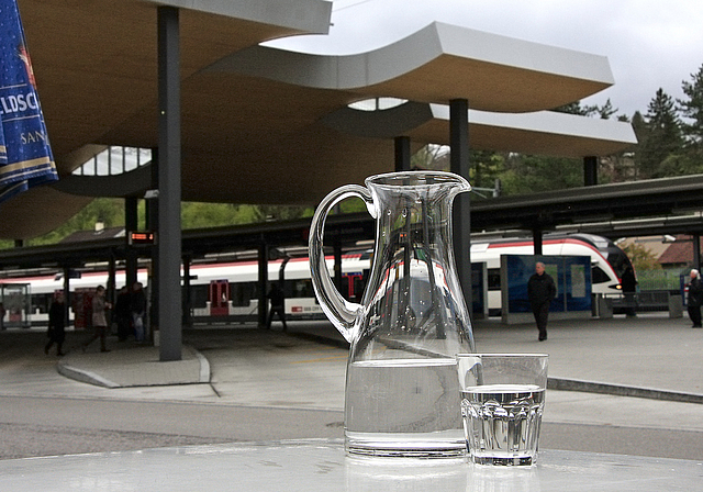 Immer Trinkwasser:  Für die neue Transitleitung soll unter dem Bahnhofplatz ein Pumpwerk errichtet werden.  Foto: Edmondo Savoldelli