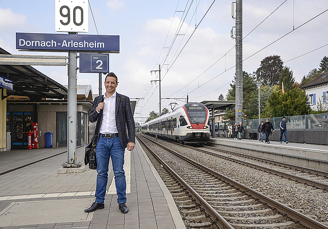 Das Ticket in die Bundeshauptstadt gelöst: Mit der Wahl in den Nationalrat hat Christian Imark (SVP) seiner politischen Laufbahn einen nächsten Meilenstein hinzugefügt.  Foto: Thomas Kramer