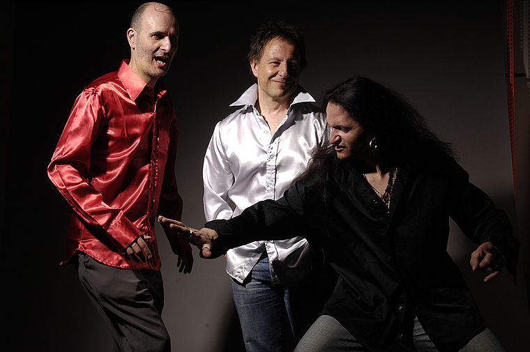 Teil des Hobler Kulturmenüs: Die Pop-Rock-Band Sacred Cow mit Mike Turtle, Andi Messmer und Tommy «Face» Fehse (v. l.). Foto: ZVG