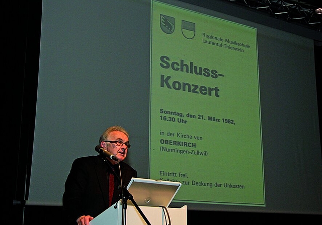 Isidor Lombriser: Präsentiert seine Geschichte der Musikschule.  Foto: Martin Staub