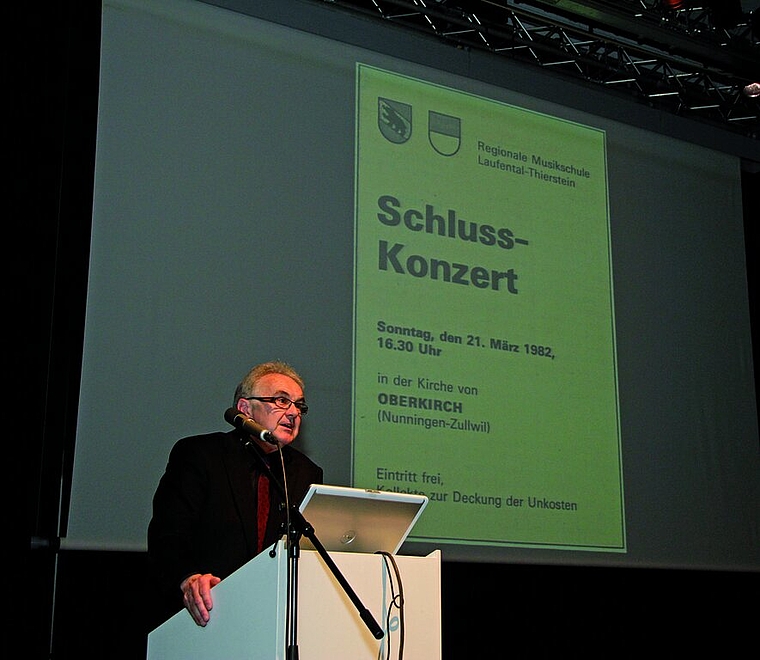Isidor Lombriser: Präsentiert seine Geschichte der Musikschule. Foto: Martin Staub