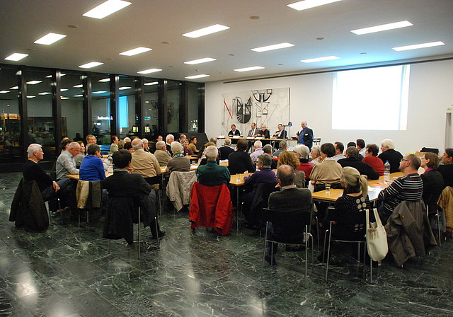 Thema brannte unter den Nägeln: Über 60 Personen waren der CVP-Einladung in den Gemeindehaussaal gefolgt.  Foto: Thomas Brunnschweiler