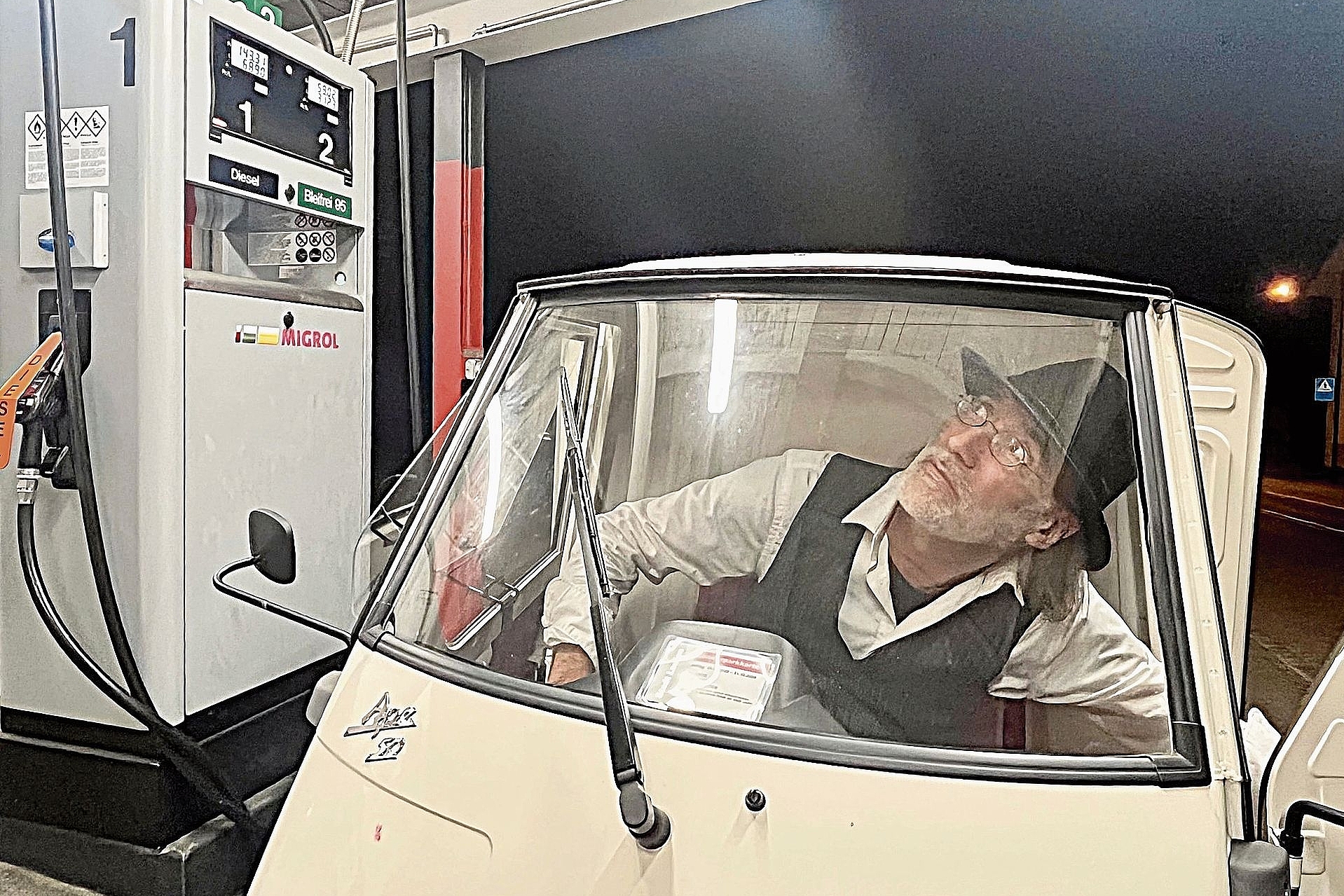 Blick nach oben: Jonas Lenz wittert Potenzial, Tag und Nacht. Foto: Romana von Tana Blick nach oben: Jonas Lenz wittert Potenzial, Tag und Nacht. Foto: Romana von Tana