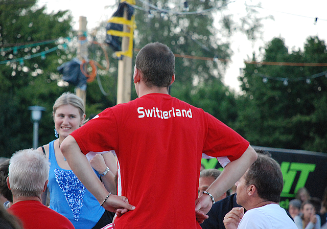 Stolz auf Rot-Weiss: Vor allem die Jungen zeigten punkto Swissness Flagge. Foto:Tthomas Brunnschweiler