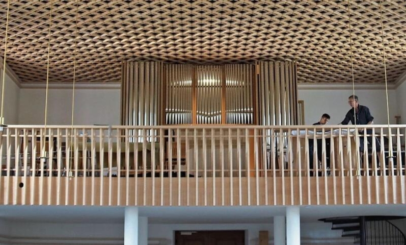 Die neue Orgel: Letzte Intonationsarbeiten werden getätigt, damit die Orgel zur Einweihung am 7. September perfekt tönt. Fotos: Gaby Walther