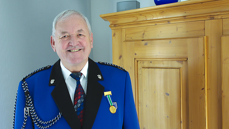 Seit 1962 im Musikverein Arlesheim: Toni Pfluger, der Mann an der Kesselpauke.  Foto: Axel Mannigel