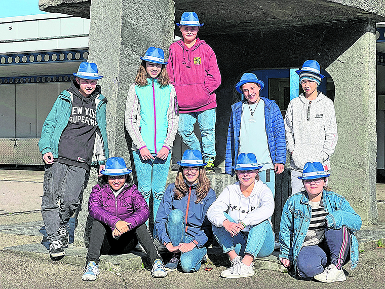 Wurden zu Wochenblatt-Fans: Junge Journalisten füllten im Rahmen der Jugendwoche eine Zeitungsseite. Foto: Marianne Vetter