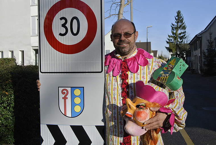 Tempo 30 in Reinach: Dieses heiss diskutierte Thema inspirierte sämtliche Blagettenkünstler, wie Fasnachtsobmann Urs Witta wenige Tage vor der Blagettenausgabe gegenüber dem «Wochenblatt» verrät. Foto: Heiner Leuthardt
