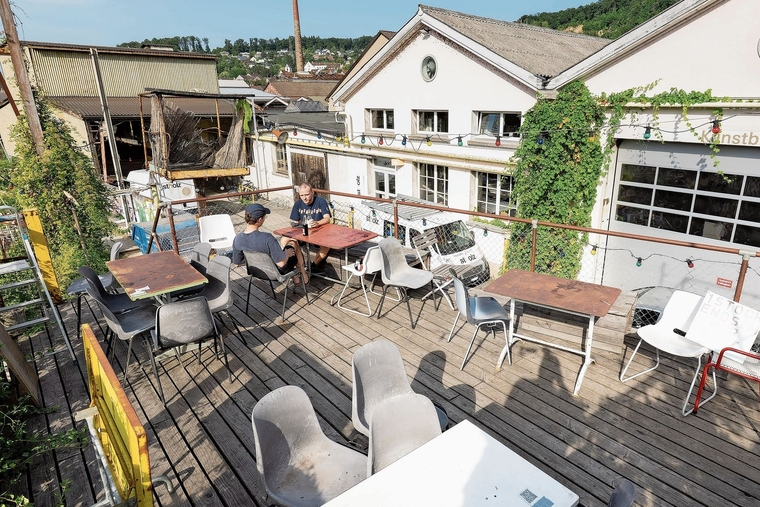 Ausgehlokal der Jungen: Die Dachterrasse ist ein Schmuckstück.  Foto: Kenneth Nars