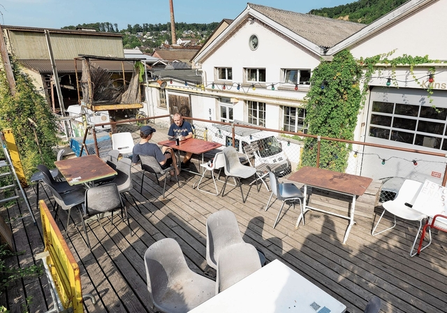 Ausgehlokal der Jungen: Die Dachterrasse ist ein Schmuckstück.  Foto: Kenneth Nars