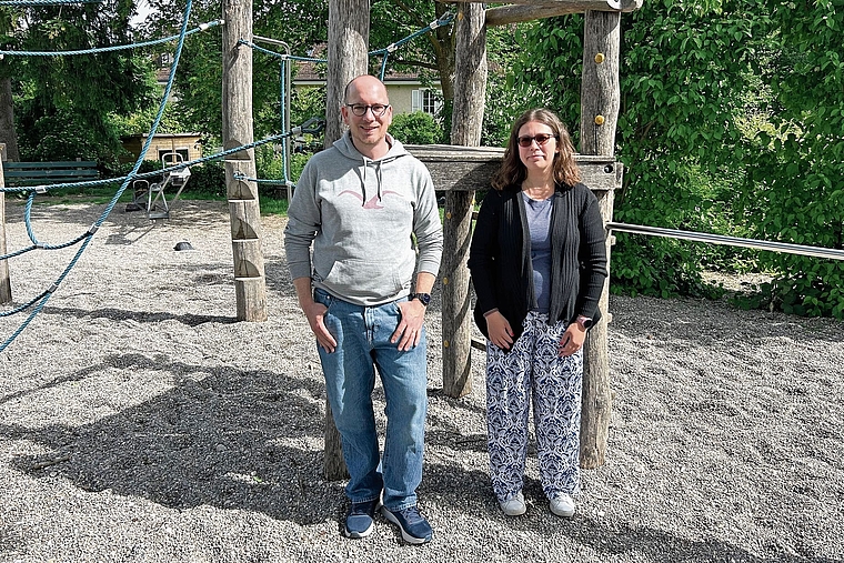 Verfassten einen Brief an den Gemeinderat: Roman Kümin und Slavelina Jauslinkönnen die Ungleichbehandlung der Betreuungsinstitutionen in Arlesheim nicht nachvollziehen. Foto: nicolas blust