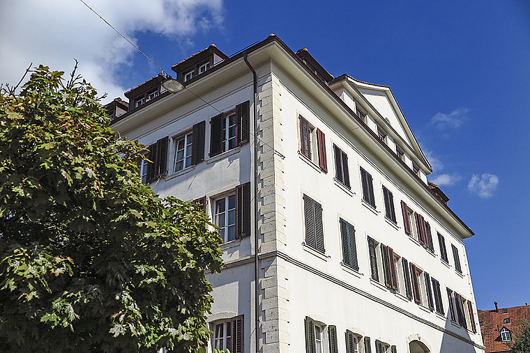 Platzt aus den Nähten: Das Gemeindehaus soll umgebaut und der Arbeitsbetrieb weiter modernisiert werden. Foto: Edmondo Savoldelli
