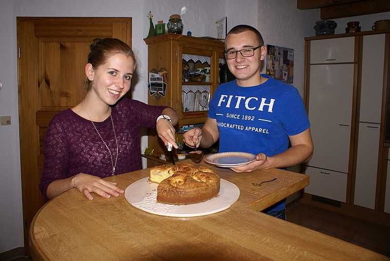 Köstlich, der versunkene Apfelkuchen: Seraina Borer und Claudio Börlin.