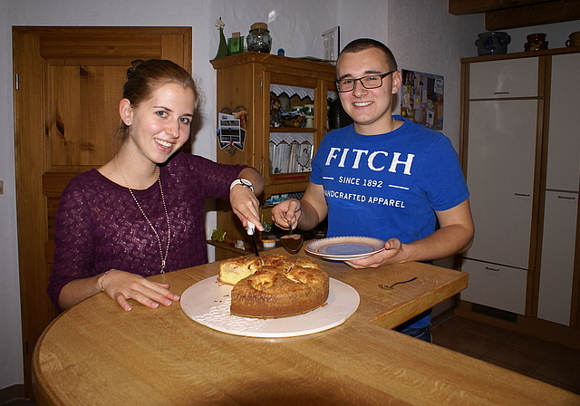Köstlich, der versunkene Apfelkuchen: Seraina Borer und Claudio Börlin.